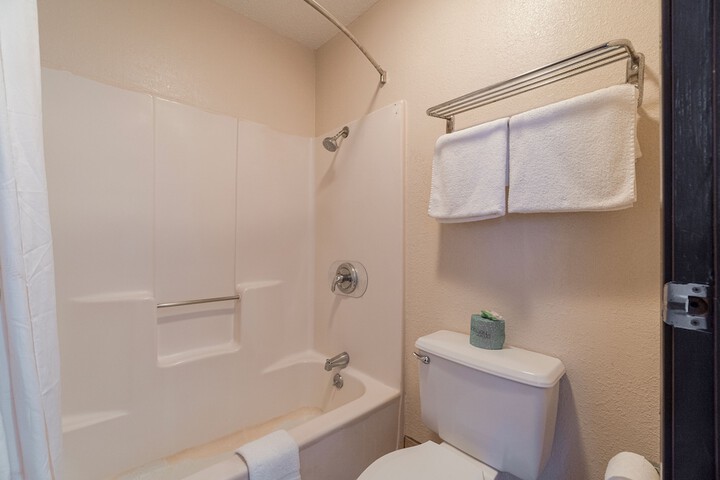 Room 32 of 120