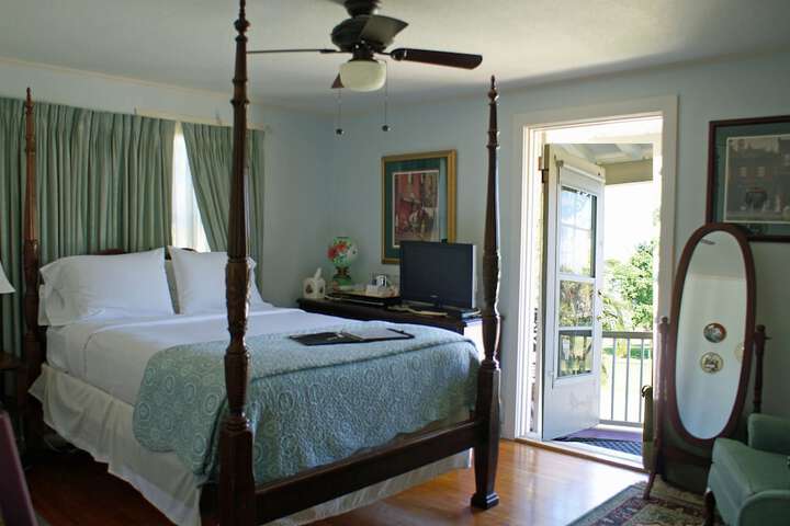 Room 9 of 38