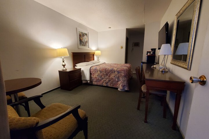 Room 10 of 16