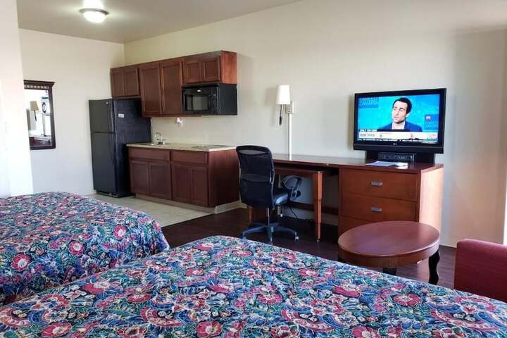 Crossroads Inn & Suites