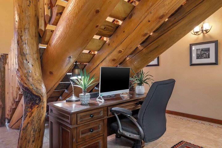 Business Center 25 of 25
