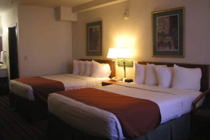 Room 9 of 13