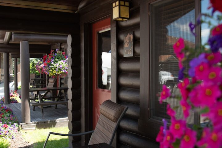Elk Country Inn