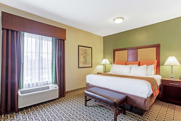 La Quinta Inn & Suites by Wyndham Lancaster