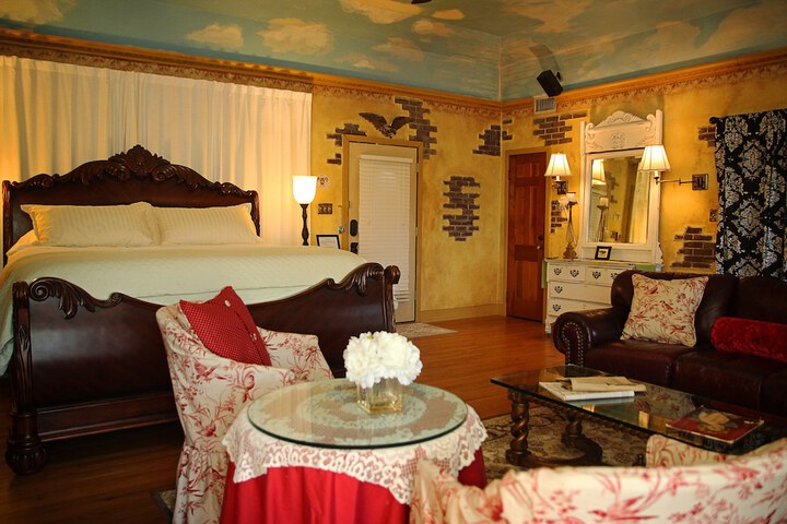 The Old Liberty Schoolhouse B & B