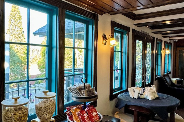 Arrowhead Lake Inn