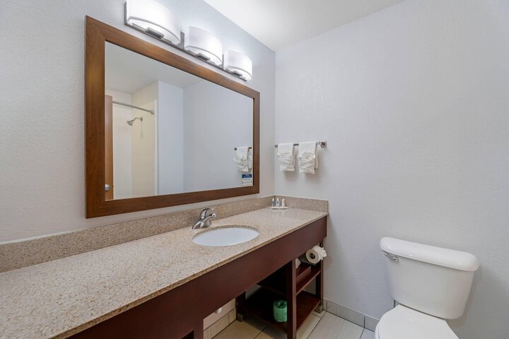 Comfort Suites Lake Geneva East