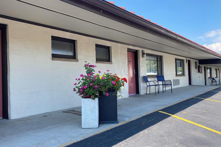 Econo Lodge South