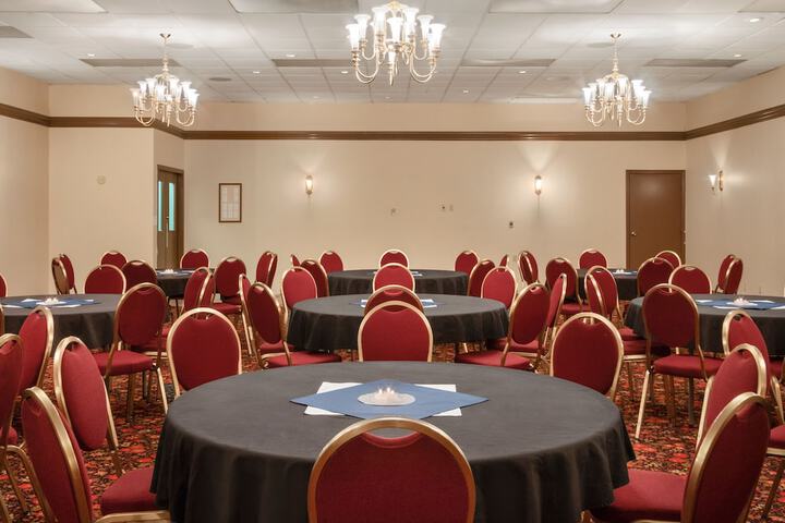Ballroom/Hall 14 of 19