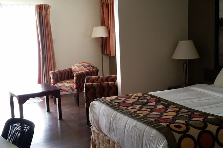 Room 10 of 37