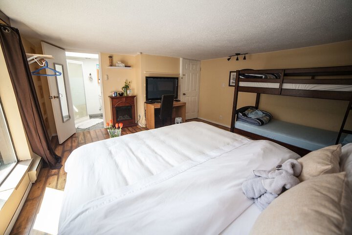 Room 25 of 48
