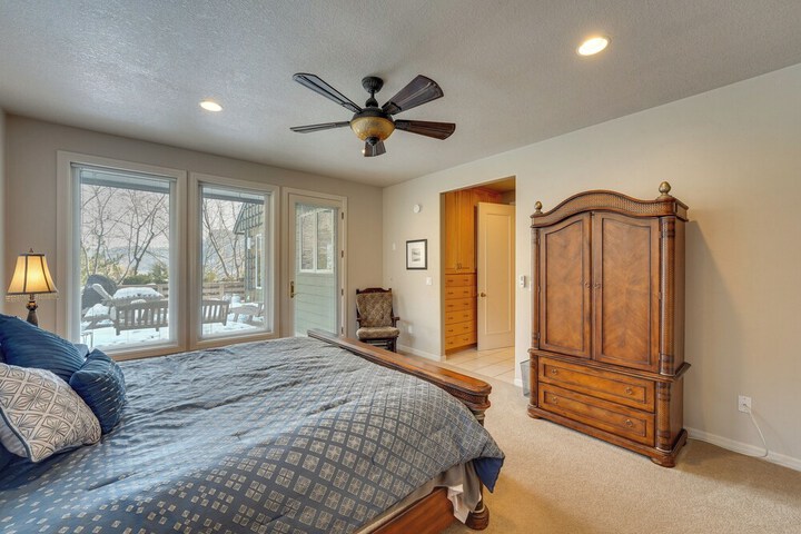 Hot Tub & Snake River Views at Twin Falls Home