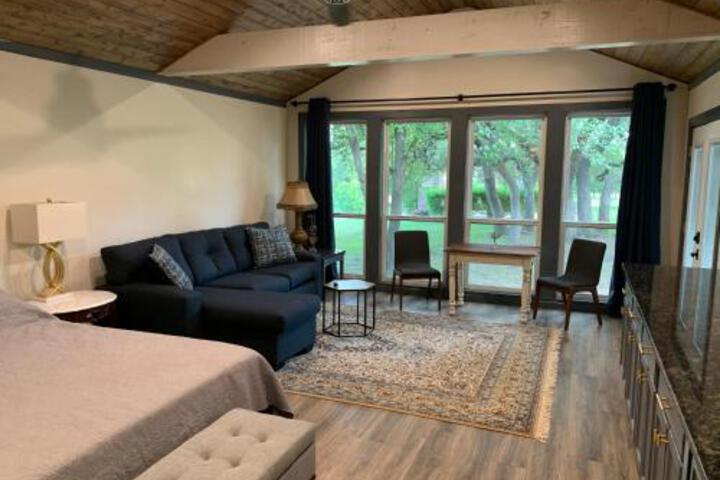 Salado Cottage Retreat near Downtown