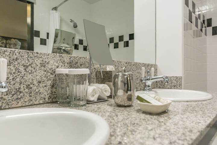 Proximity Hotel