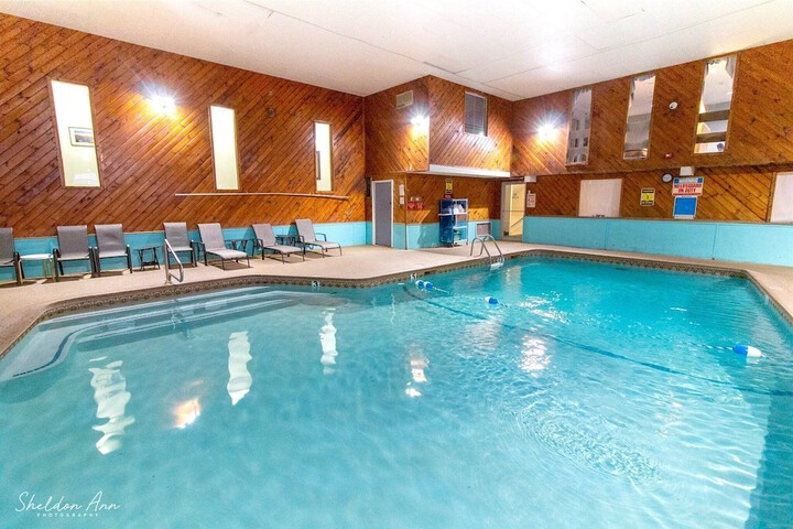 Pool 4 of 28