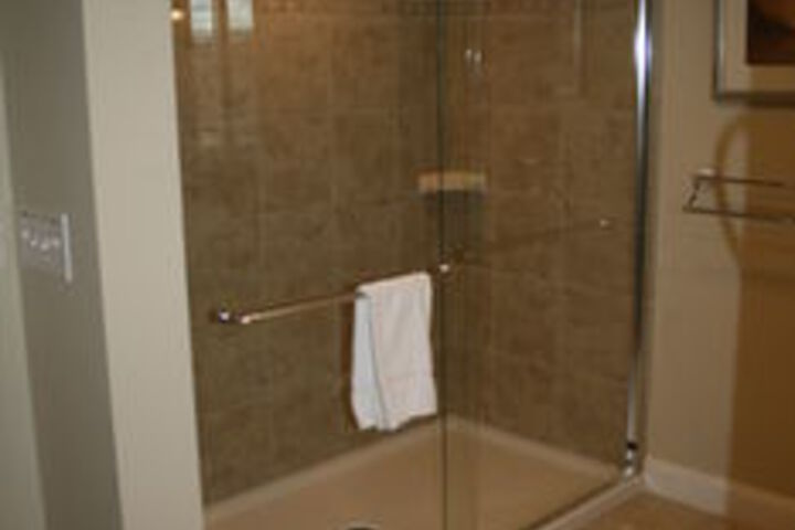 Sheas Riverside Inn & Motel