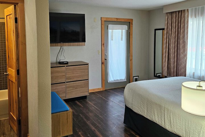 Days Inn and Suites by Wyndham Downtown Missoula-University