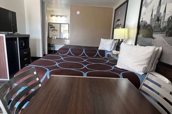 Super 8 by Wyndham Slidell