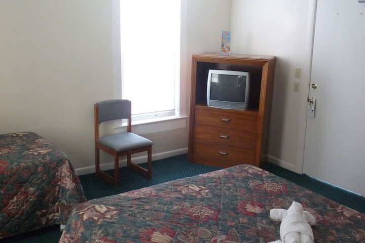 Room 23 of 34