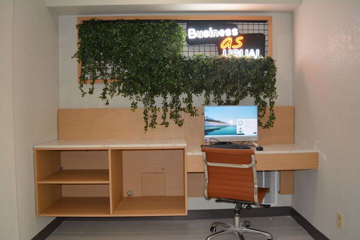 Business Center 77 of 77