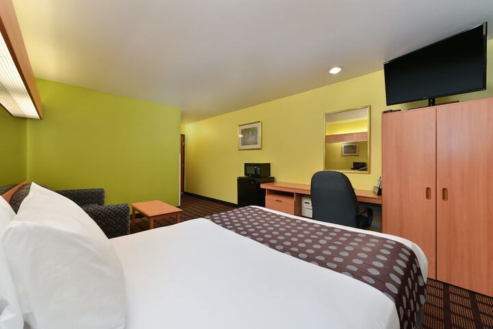Room 27 of 32