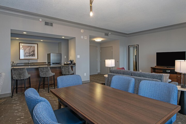 DoubleTree by Hilton Hotel West Edmonton
