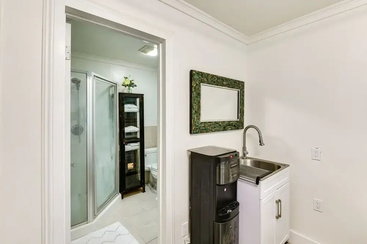 Westminster Escape Near Beaches & Shopping!