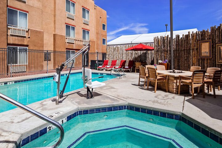 Pool 4 of 27