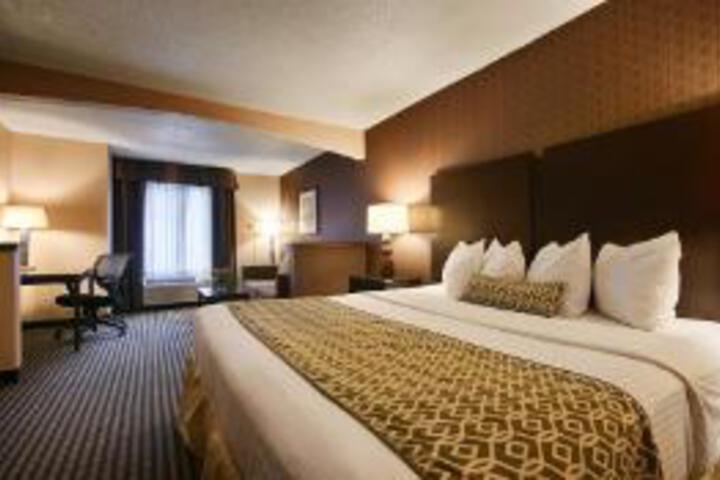 Best Western Plus University Inn Steubenville - CLOSED