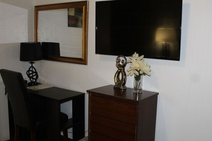 Room 4 of 17