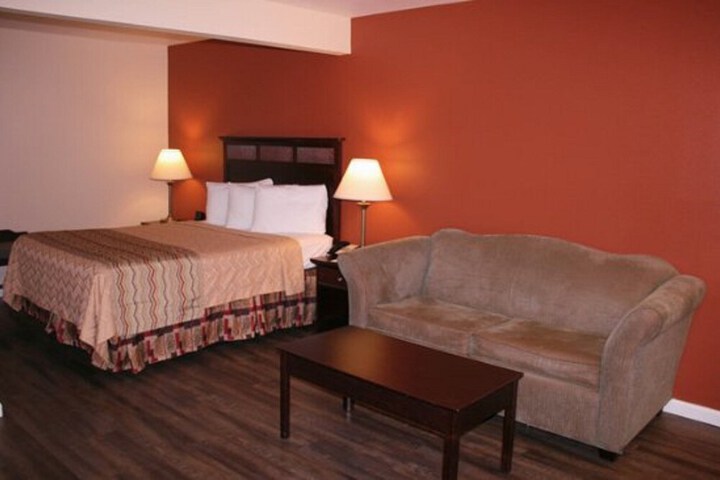 Room 4 of 9