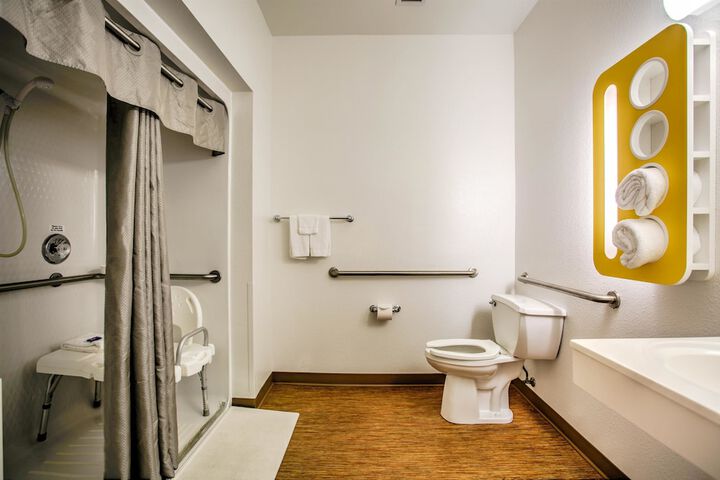Room 15 of 28