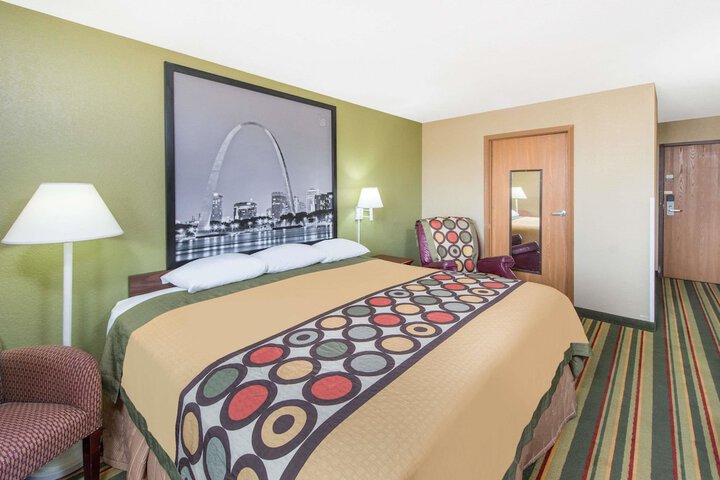 Room 28 of 40