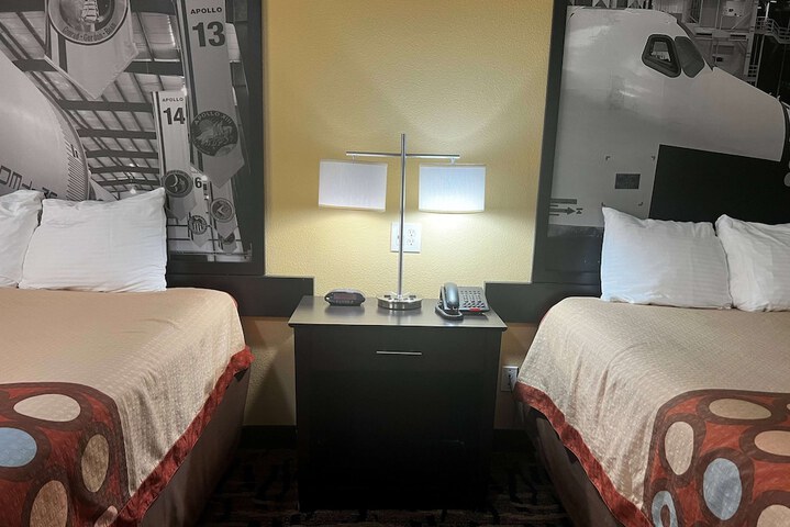 Room 14 of 27
