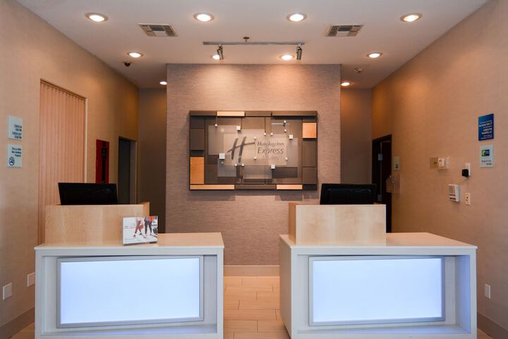 Holiday Inn Express & Suites New Boston by IHG
