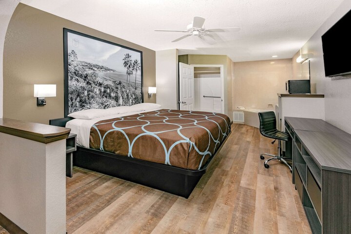 Room 17 of 26