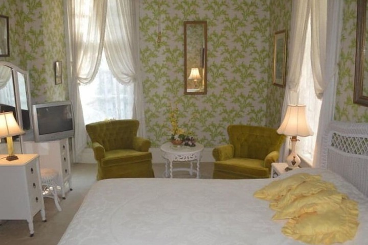 Room 68 of 80