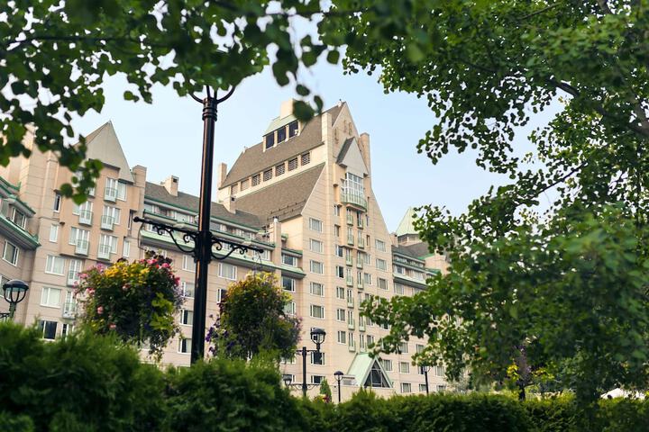 Hotel 2 of 136