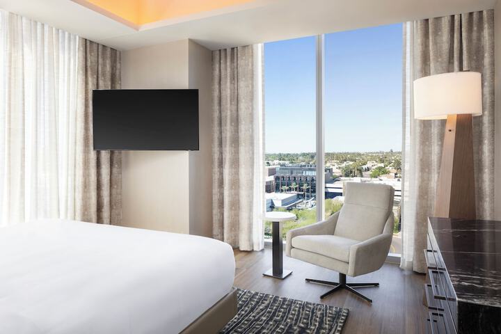 Room 52 of 154
