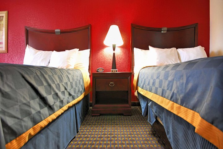 Room 6 of 15