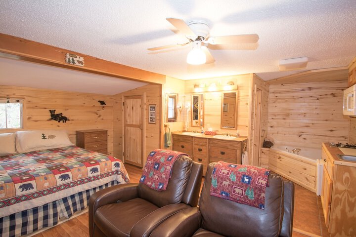 Upper Canyon Inn & Cabins