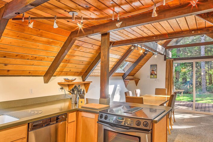 Four Stone Lodge Near Mt. Rainier