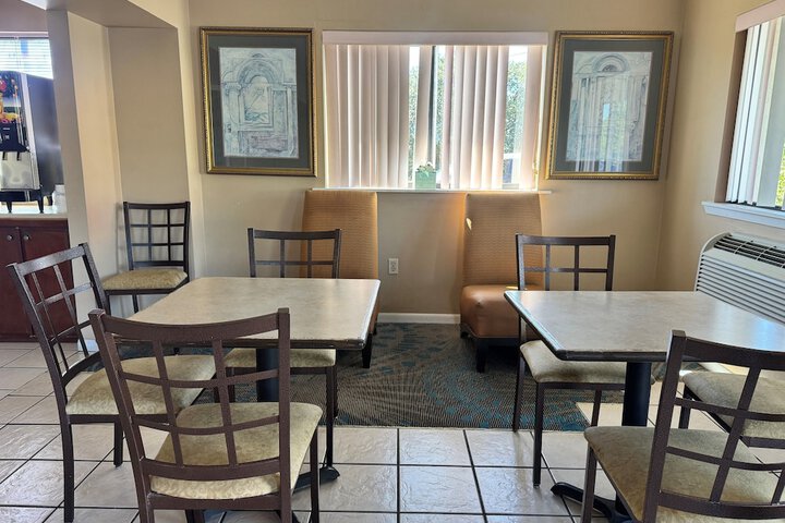 Super 8 by Wyndham Laurel