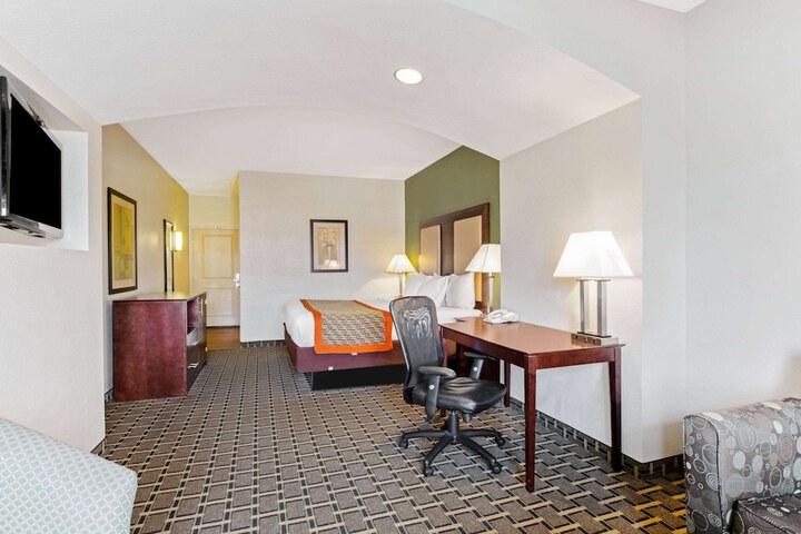 La Quinta Inn & Suites by Wyndham Lancaster