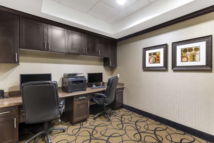 Business Center 36 of 36
