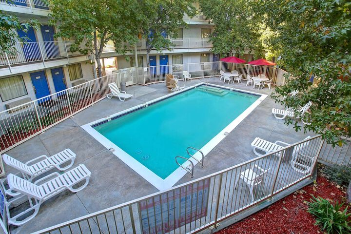 Pool 10 of 47
