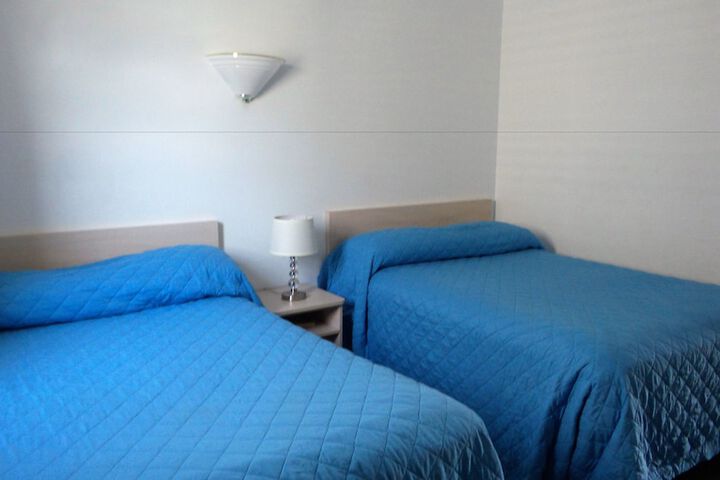 Golden Rail Motel