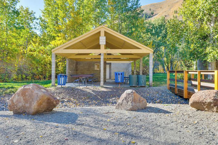 14 Miles to Sun Valley: Updated Getaway!