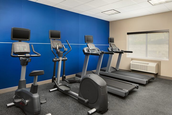 Holiday Inn Express & Suites Wheeling by IHG