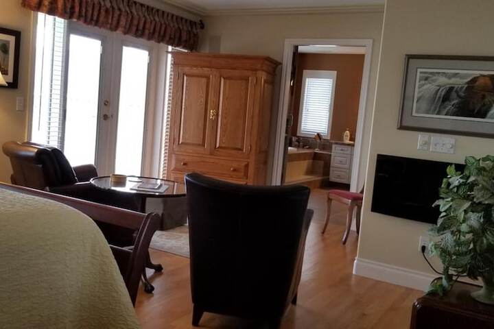 Room 10 of 33